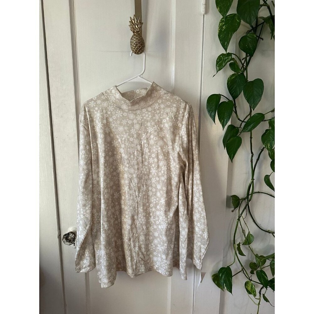 Croft and barrow women’s size 3X – large snowflake shirt